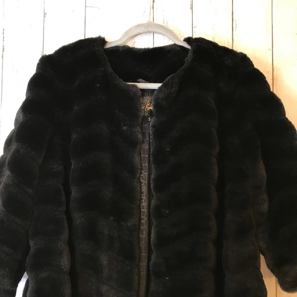 Sam Edelman Chevron Grooved Faux Fur Coat - Picture 3 of 12